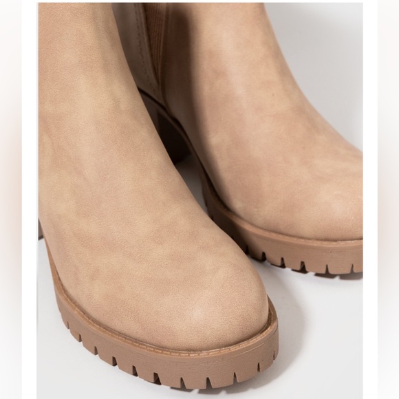 MIA Jody Ribbed Chelsea Lug Boots - Picture 4 of 8